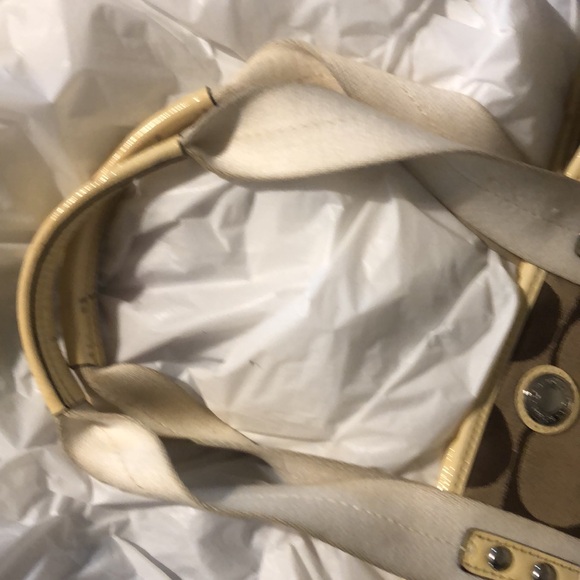 Coach # D1198-F14878 Daisy Signature Tote Bag - Picture 13 of 13